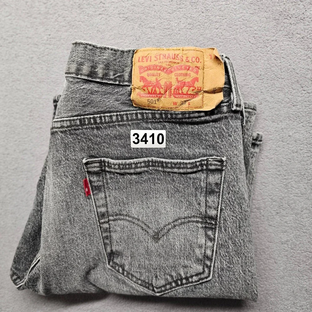 Levis 501 Original Fit Gray Distressed Denim Shorts Mens W34 L9 Button Fly Jorts